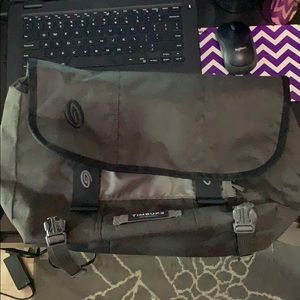 Timbuk2 messenger bag. size small.